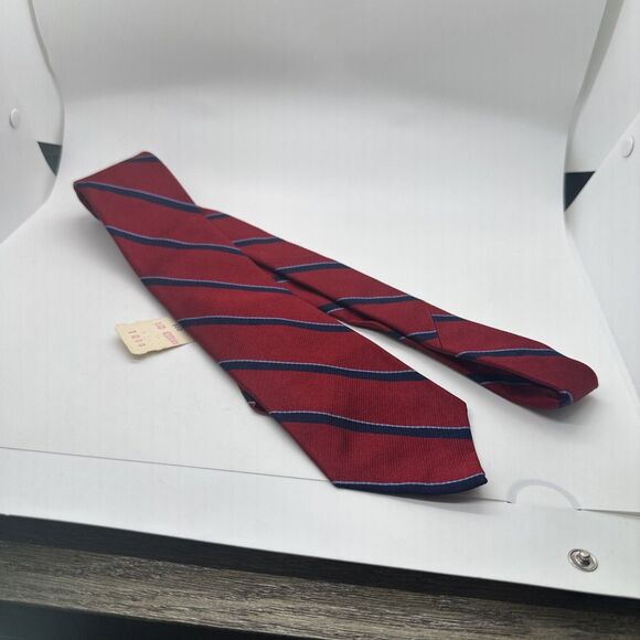VTG Harridge Row Men’s Tie Red With Navy Stripes NWT  All Silk - Picture 1 of 6